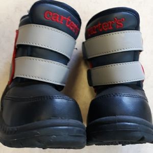 EUC Carter's infant snow boots size 5